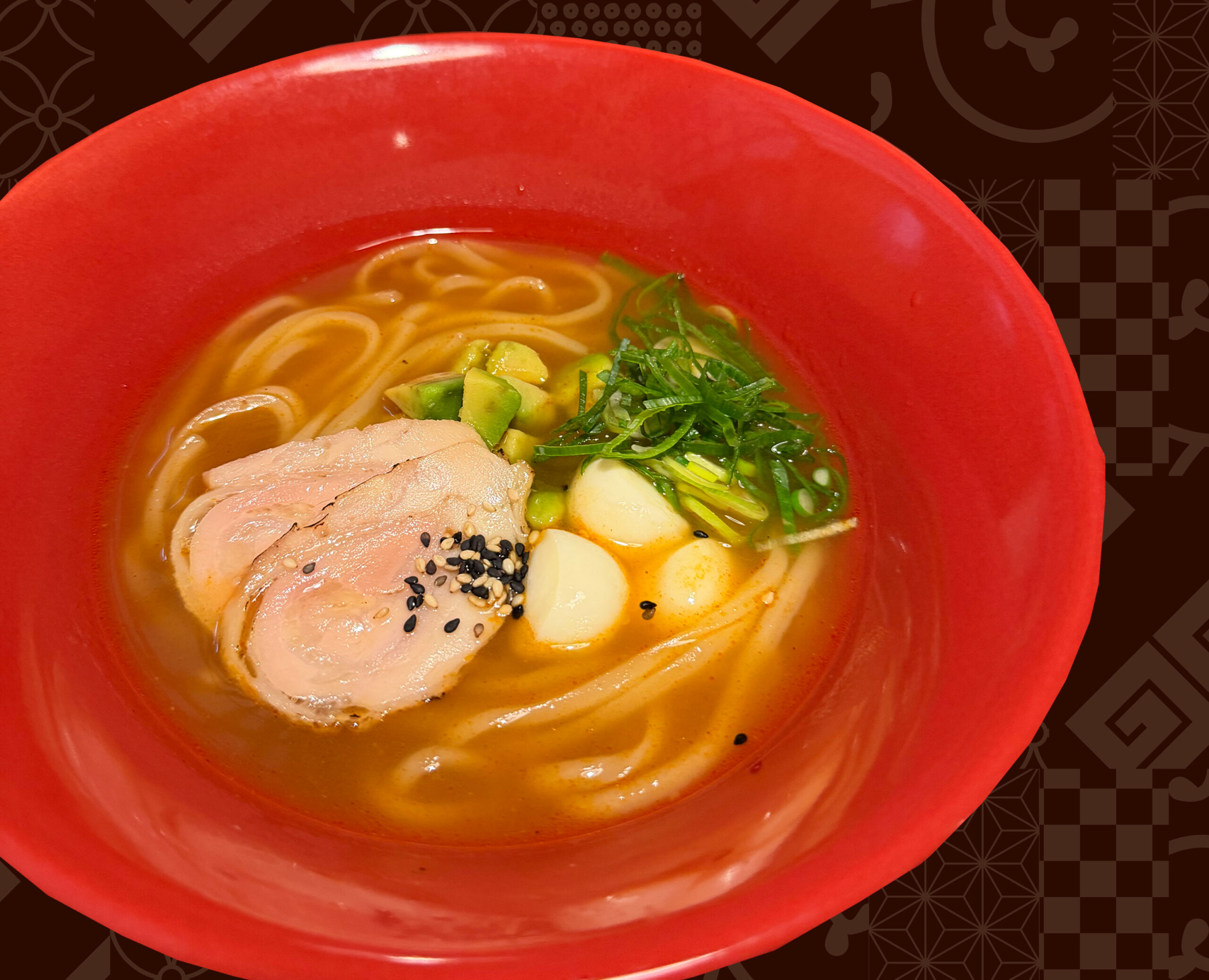 炙り鶏とモッツァレラチーズの酸辣湯うどん